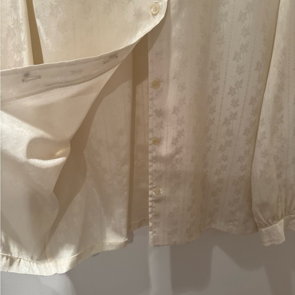 VINTAGE Oscar de la Renta Elegant Cream Blouse. Fits like a 10. - Picture 6 of 9